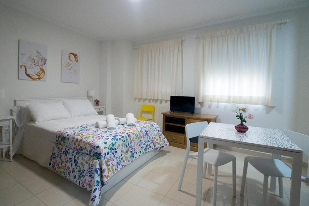 Apartamentos Amat - Only Adult - Playa El Bajondillo Торремолинос Экстерьер фото