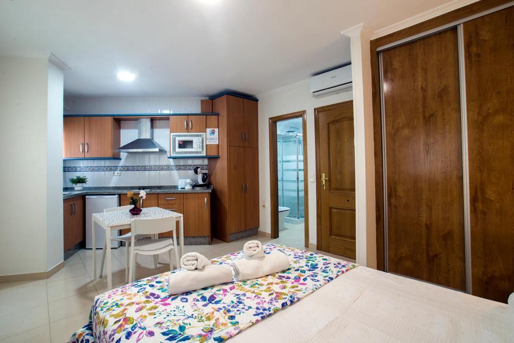 Apartamentos Amat - Only Adult - Playa El Bajondillo Торремолинос Экстерьер фото