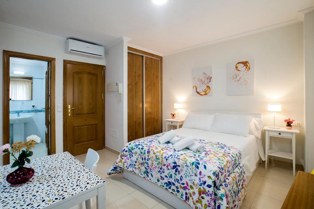 Apartamentos Amat - Only Adult - Playa El Bajondillo Торремолинос Экстерьер фото