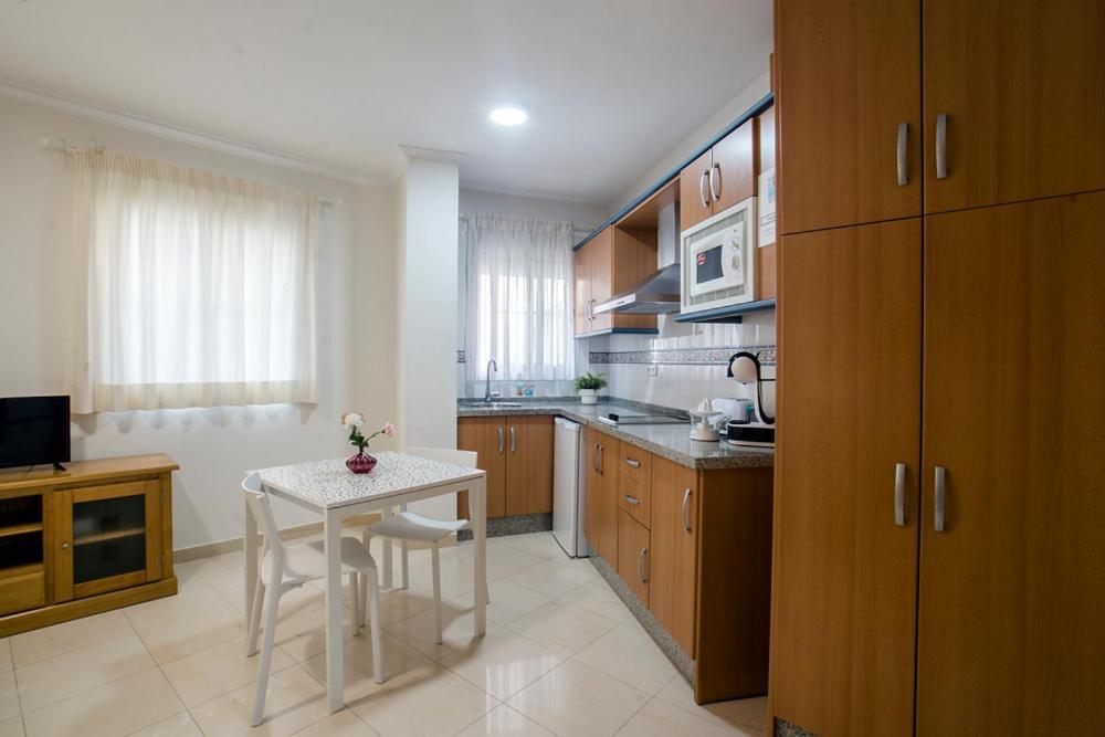 Apartamentos Amat - Only Adult - Playa El Bajondillo Торремолинос Экстерьер фото