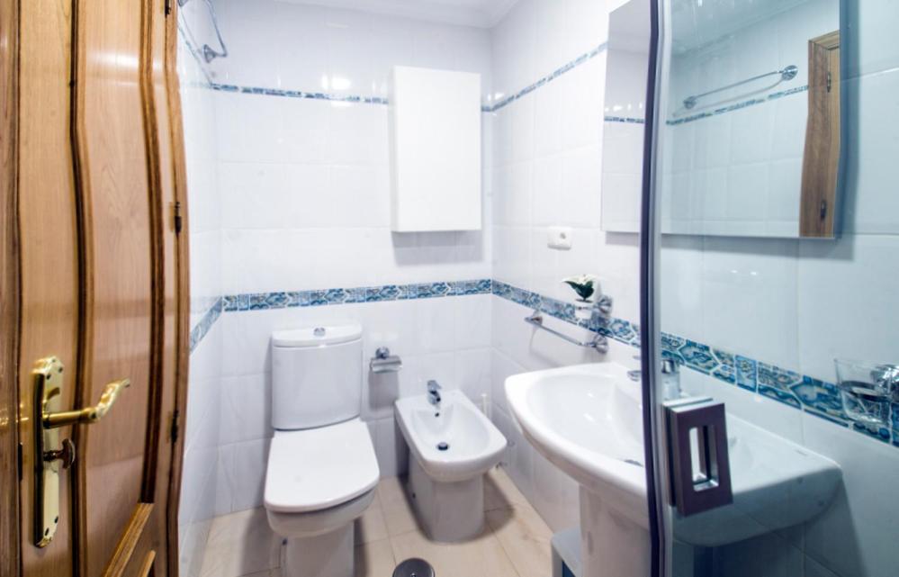 Apartamentos Amat - Only Adult - Playa El Bajondillo Торремолинос Экстерьер фото