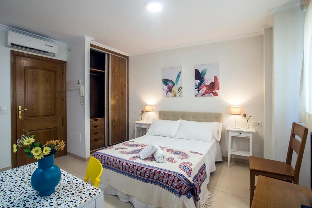 Apartamentos Amat - Only Adult - Playa El Bajondillo Торремолинос Экстерьер фото